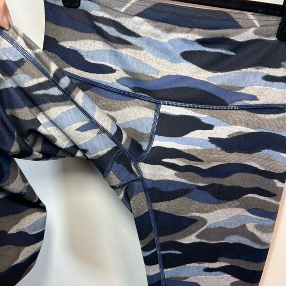 Lululemon Women's Wunder Under Crop III Leggings Blue Gray Camo Luon Gym  Size 6 - Picture 6 of 13